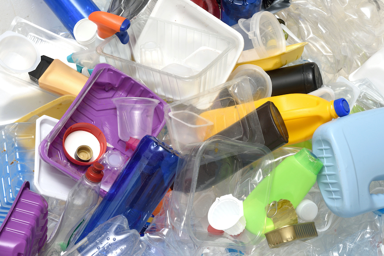Lidem vadí z plastů hlavně obaly. Ocení je, až když se je snažíme nahradit